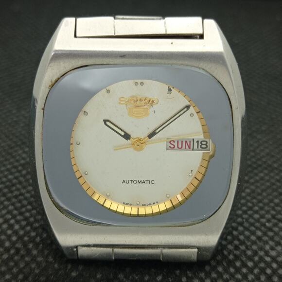 Vintage 1974 Seiko Square Automatic Mens Silver Watch W/daydate & Gold accents - Picture 4 of 8
